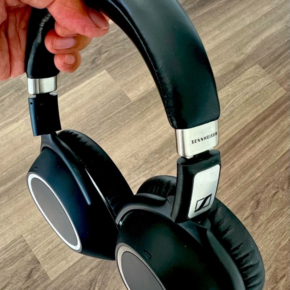 Sennheiser PXC550 Wireless Adaptive Noise Cancellation Headphones - Picture 3 of 5